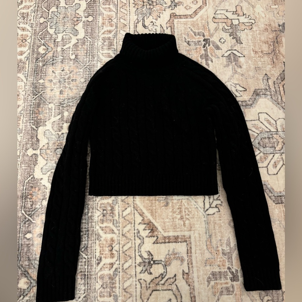 Aritzia Sunday Best Cropped Cable Knit Sweater